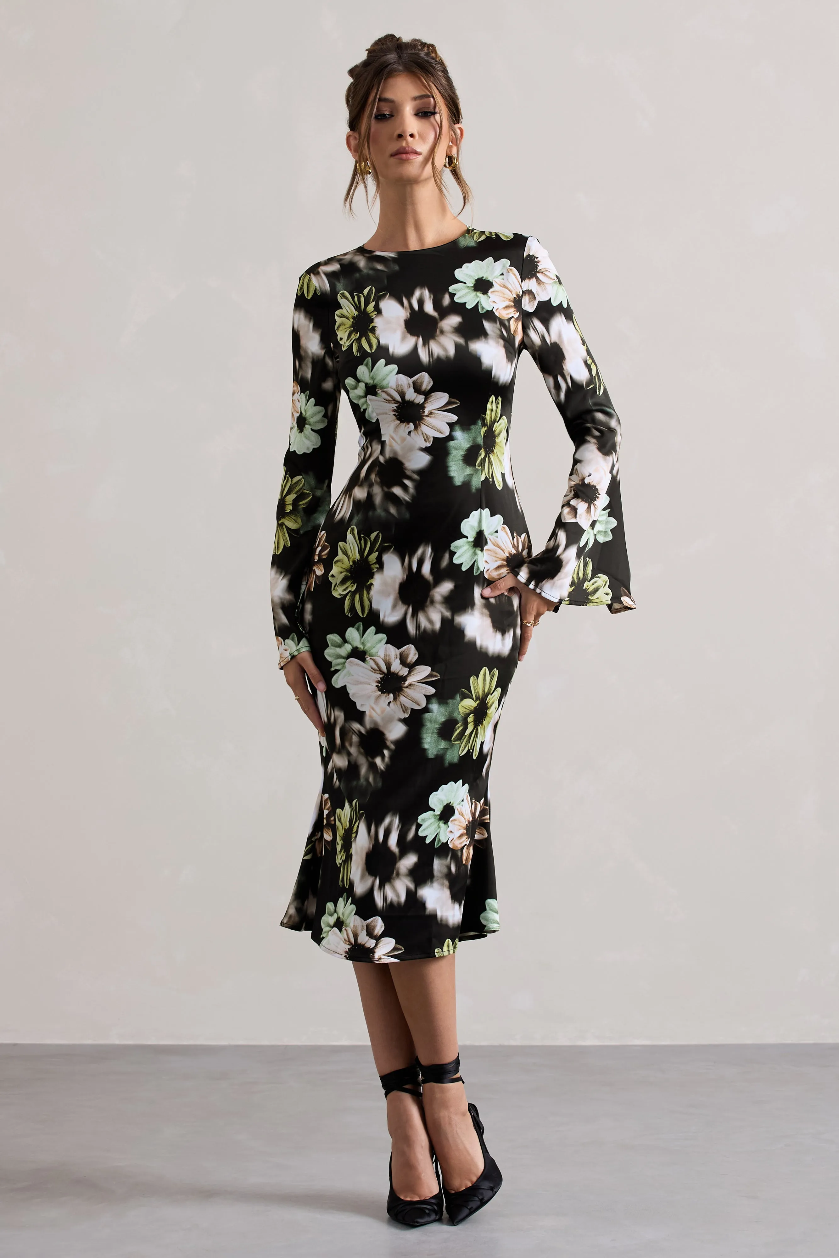 Arlitta |Robe mi-longue en satin à manches longues avec imprimé floral noir