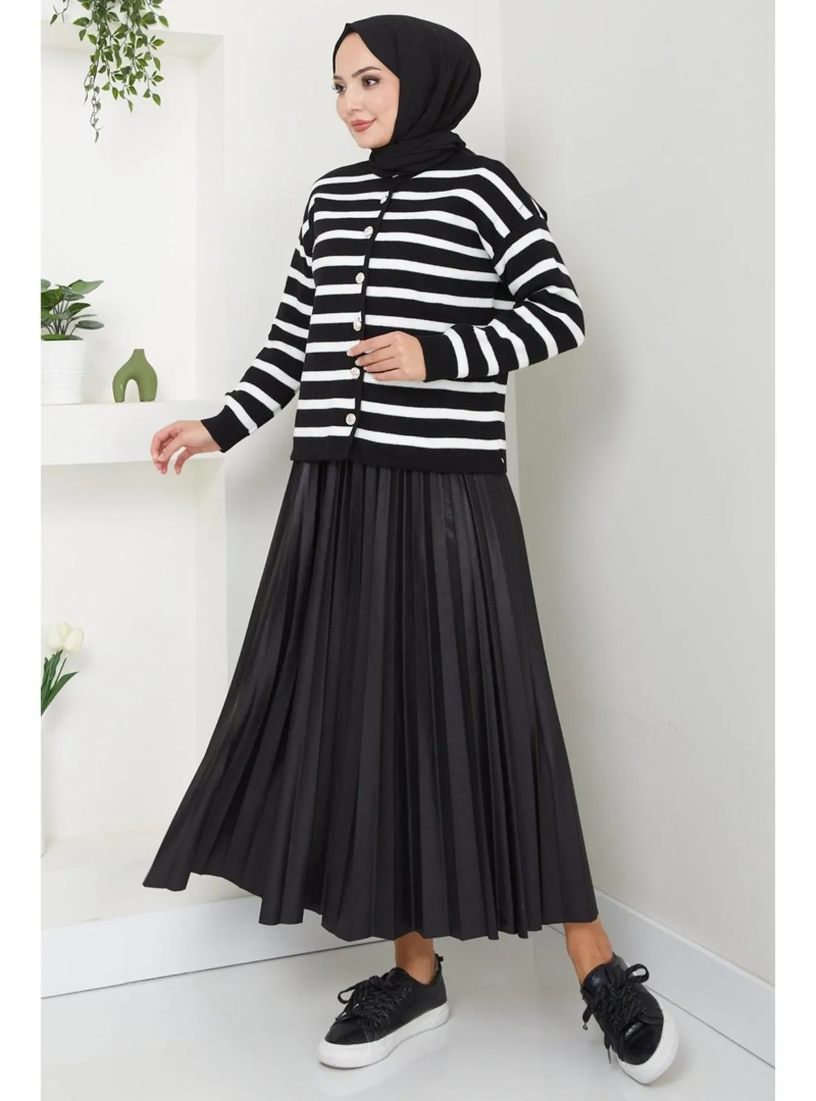 Black - Knit Cardigan