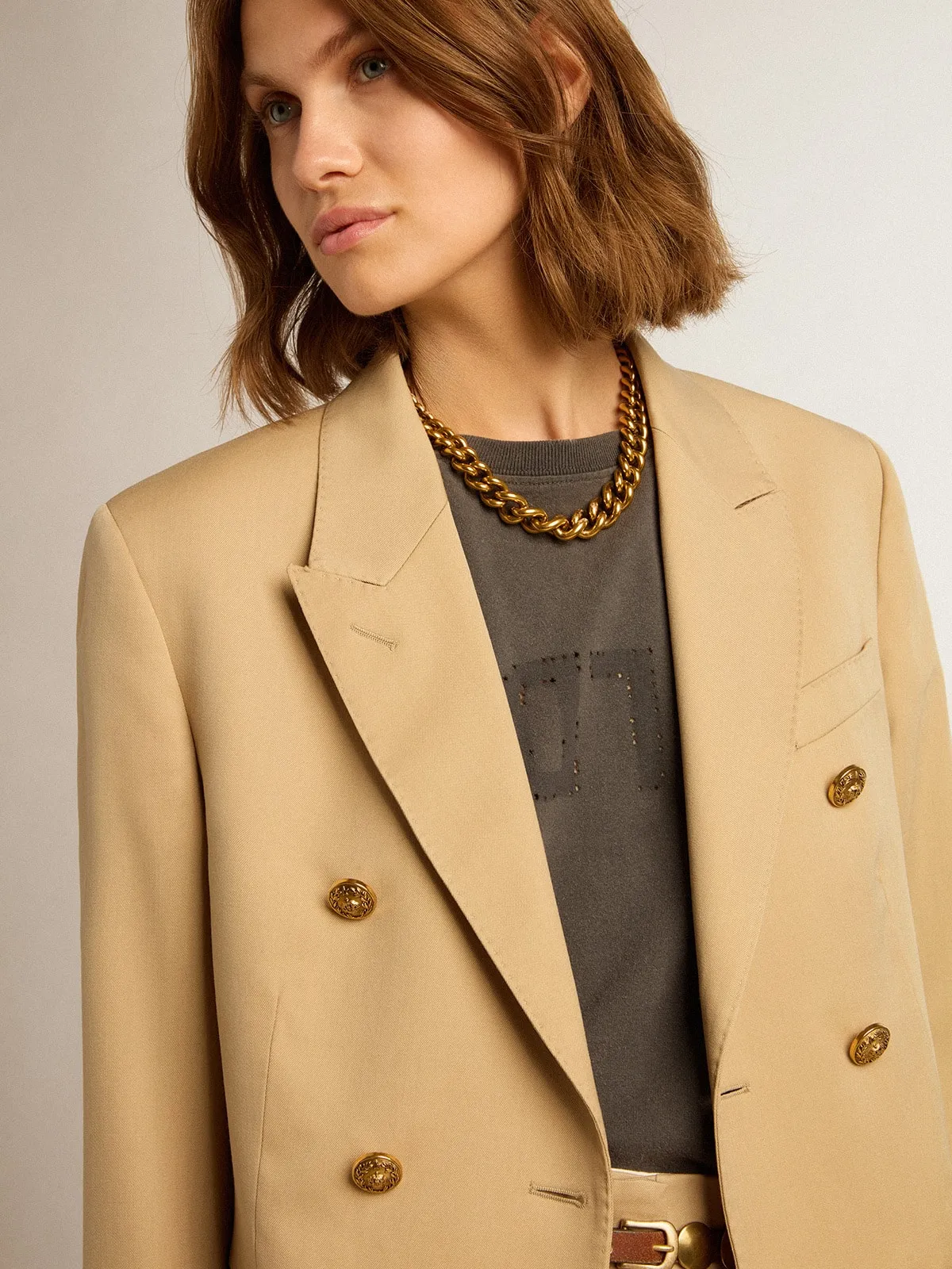 Blazer croisé pour femme couleur sable avec boutons blasons dorés | Golden Goose