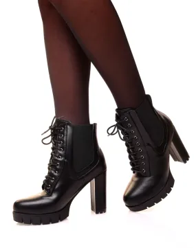 Bottines noires à talons et à lacets