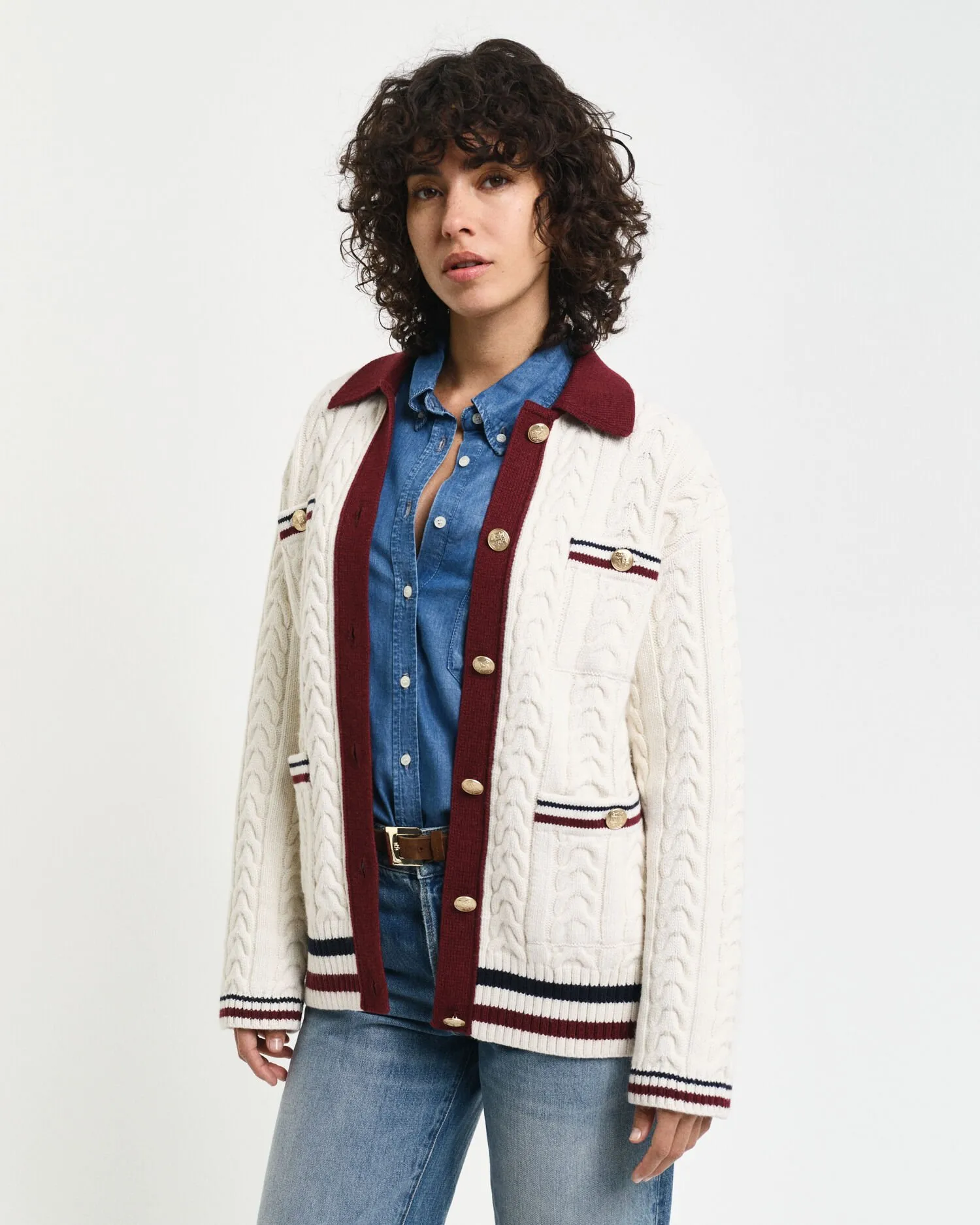 Cardigan à torsades de couleur contrastante