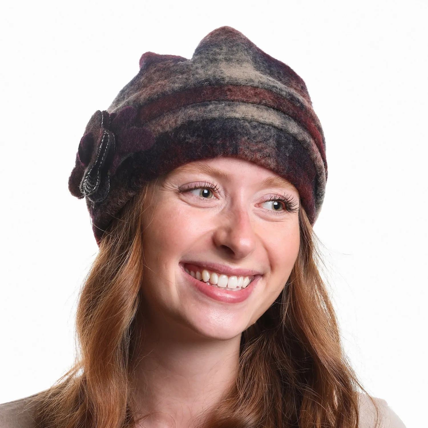 Chapeau bonnet en laine bouillie avec fleur