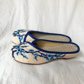 Chausson Chinois Brodé de Fleurs de Prunier Bleu