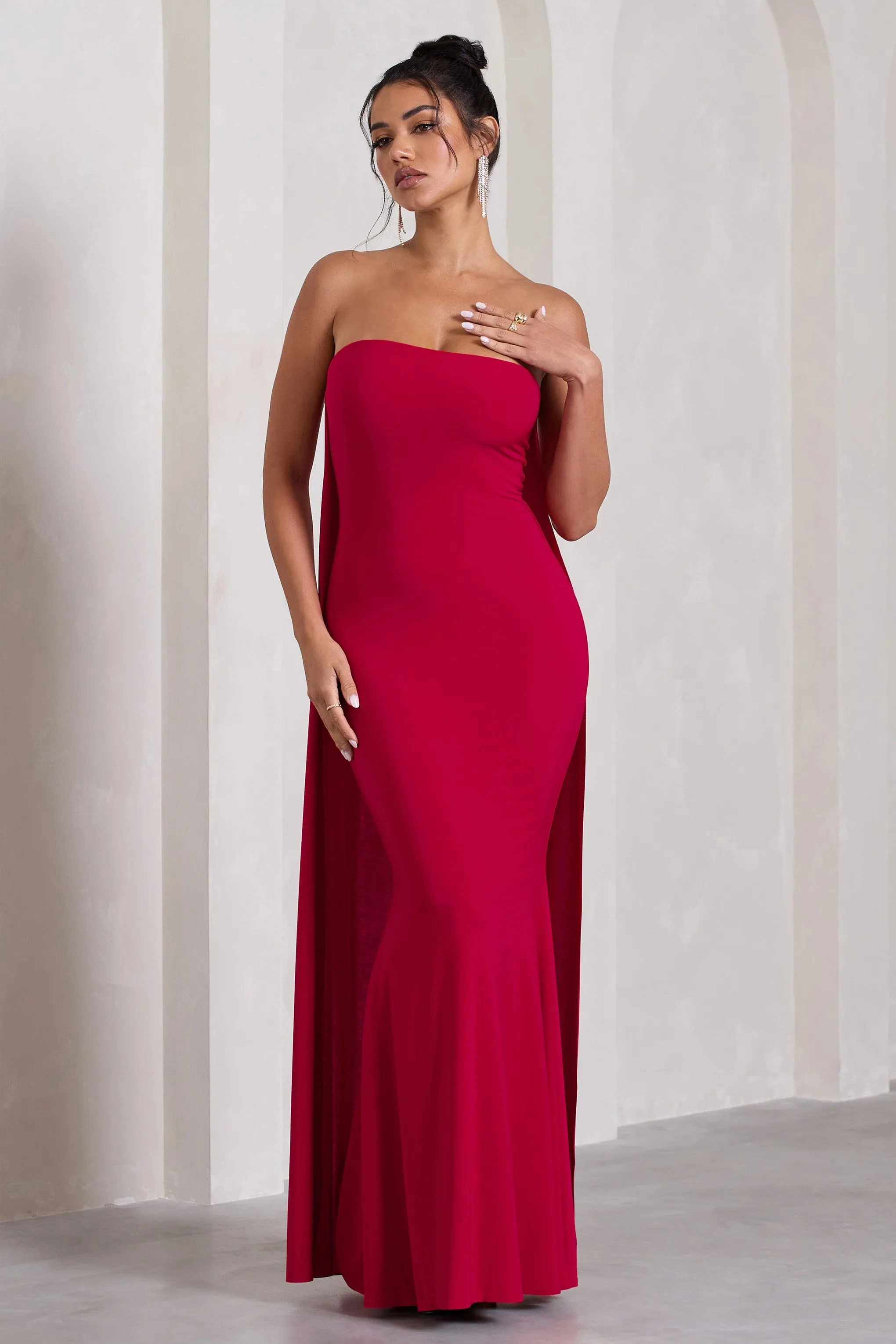 Christina | Robe longue rouge sans manches à bandeau et cape