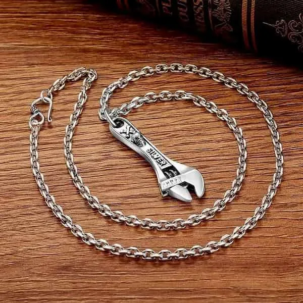 Collier clef à molette Tête de Mort