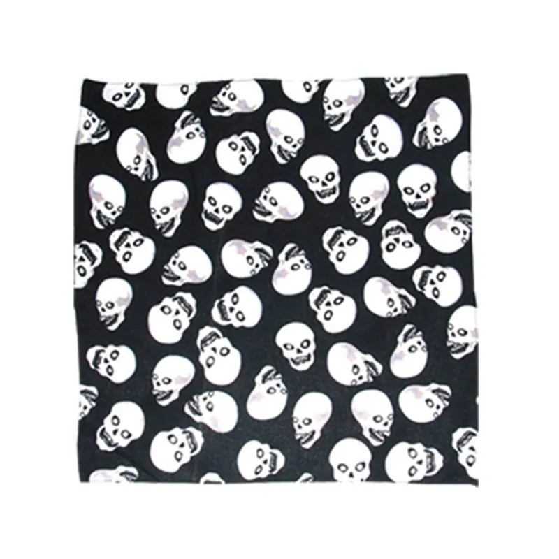 Grossiste de bandana multicrânes blanc sur fond couleur noir en coton