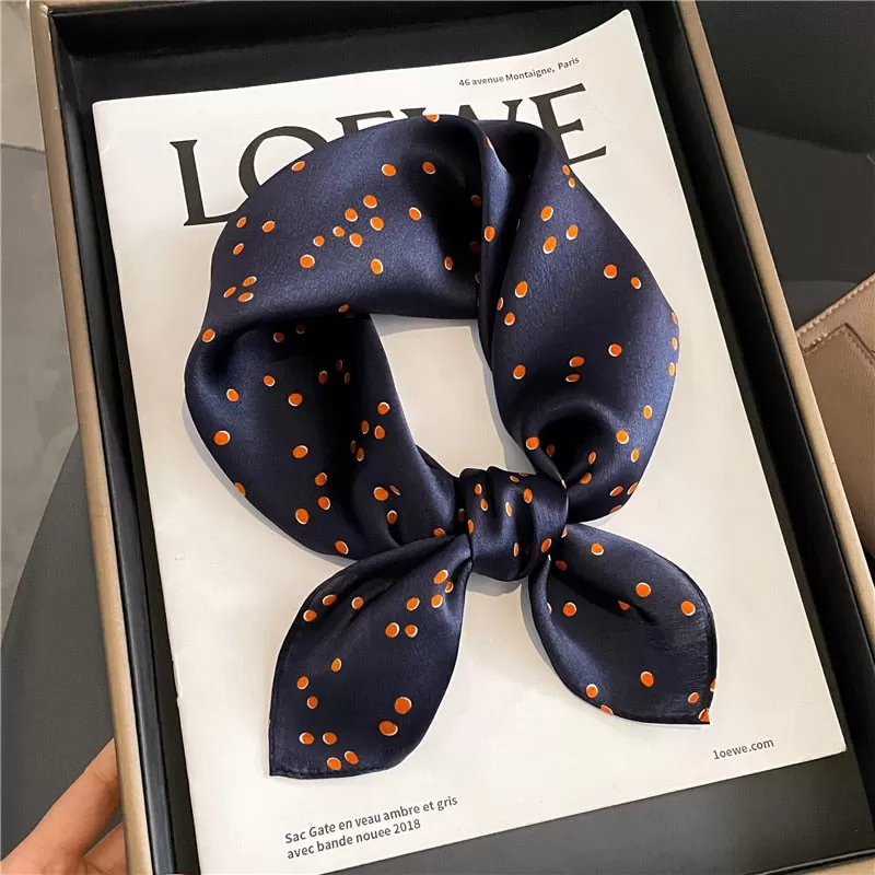 ISAIAH Foulard Carré Soie Femme Bleu Marine Orange à Pois