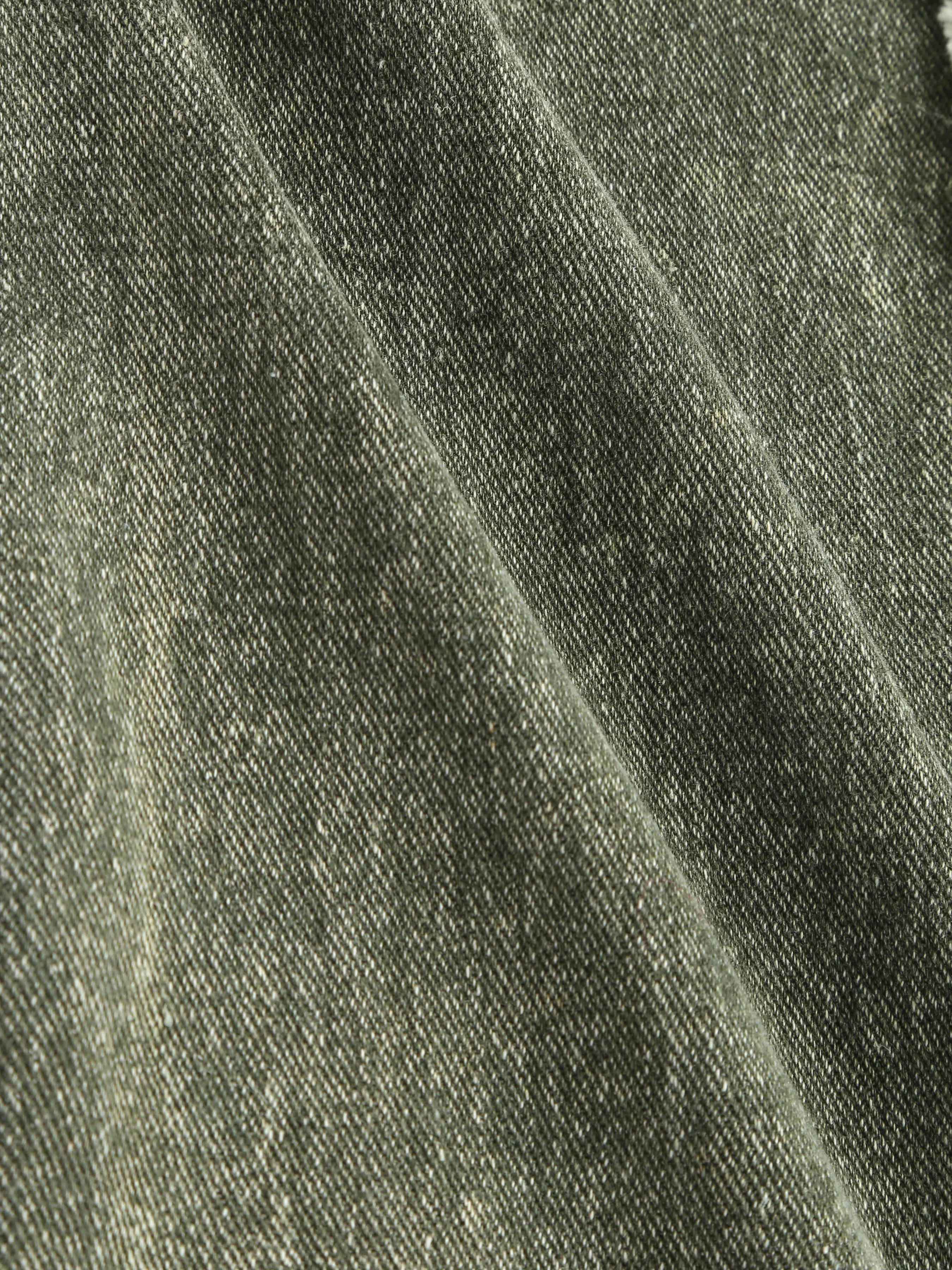 Jeans à ourlet brut et coutures unis