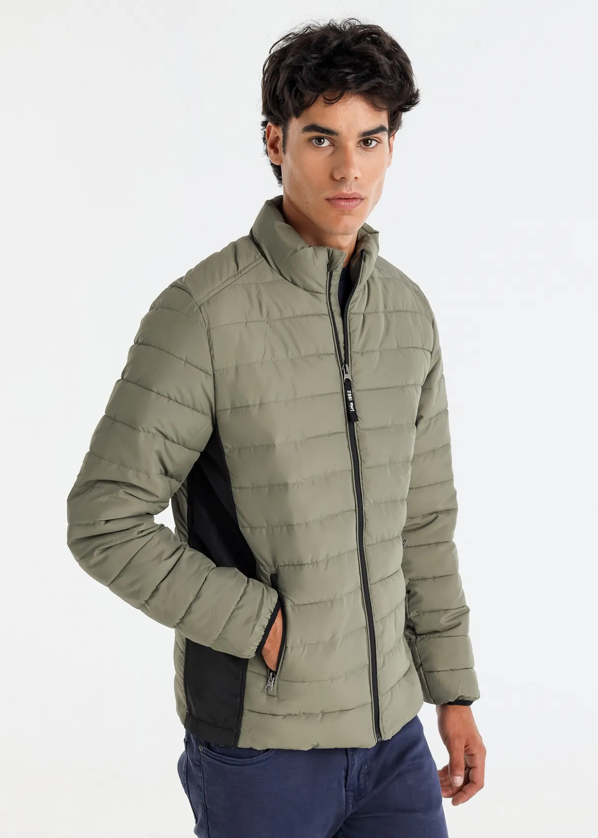 Manteau matelassée legère poches zippées empiècement latéral