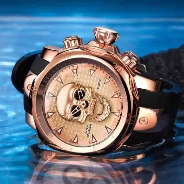 Montre crane imposante