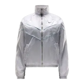 Nike - Windrunner woven jacket with zipper and UV protection (white / black)