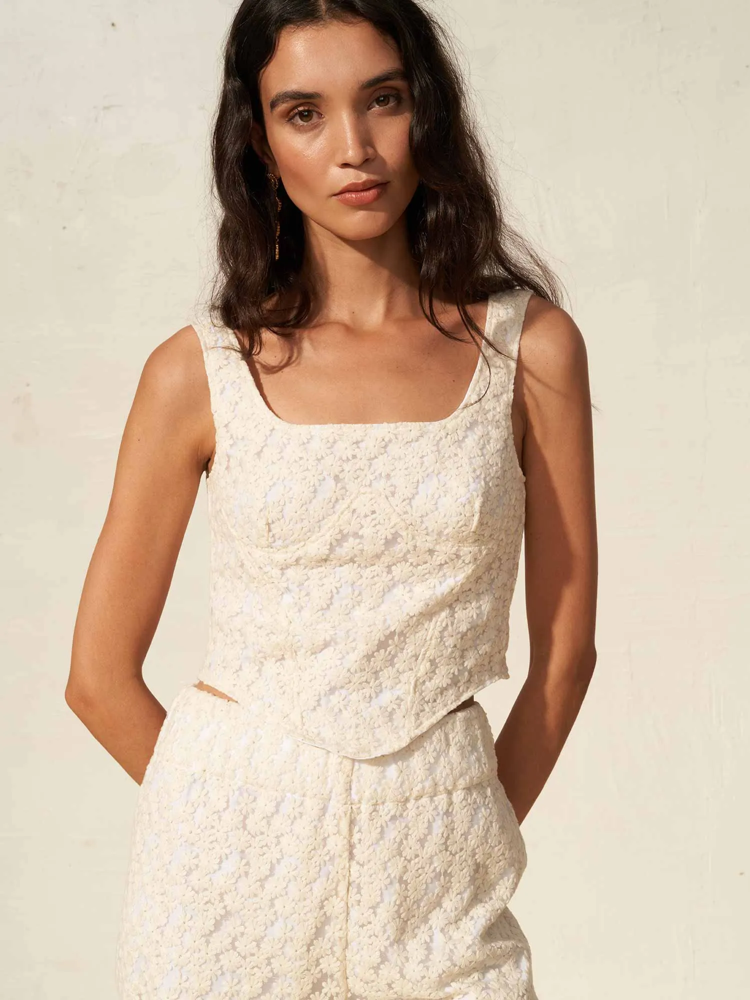 PERSE - Bustier cropped esprit corset en tulle brodé de marguerites Ecru