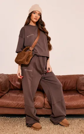 PRETTYLITTLETHING Maternité Pantalon de grossesse large chocolat à logo