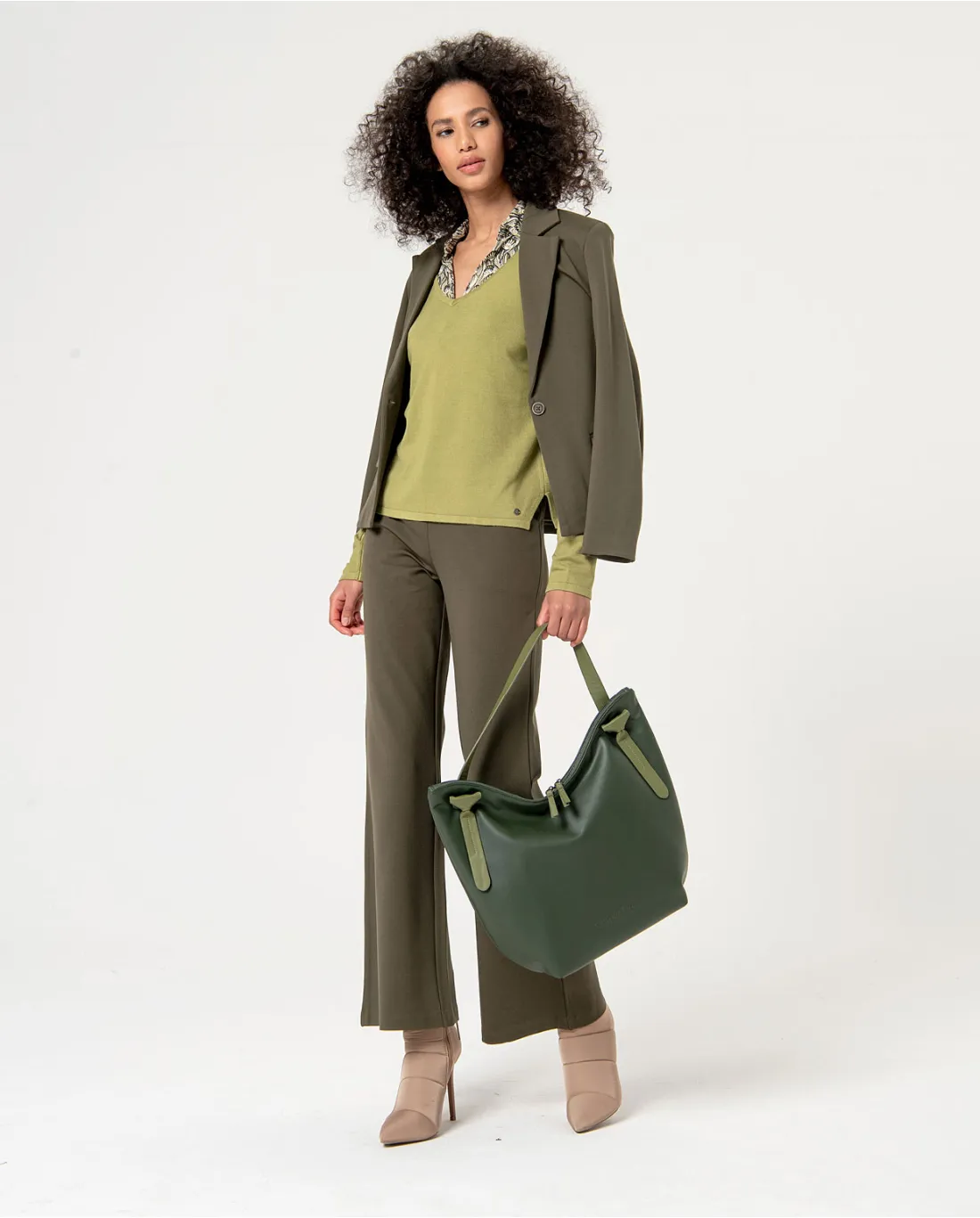 Pull tricoté uni à col en V Khaki