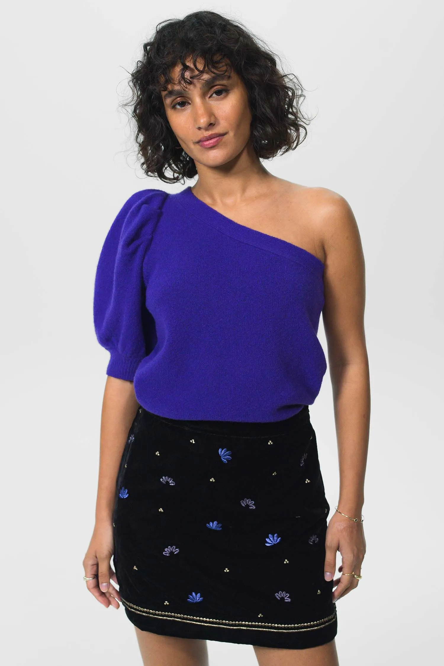 Pull épaule dénudée avec manches bouffantes - violet