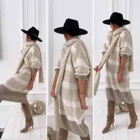Robe pull beige écharpe