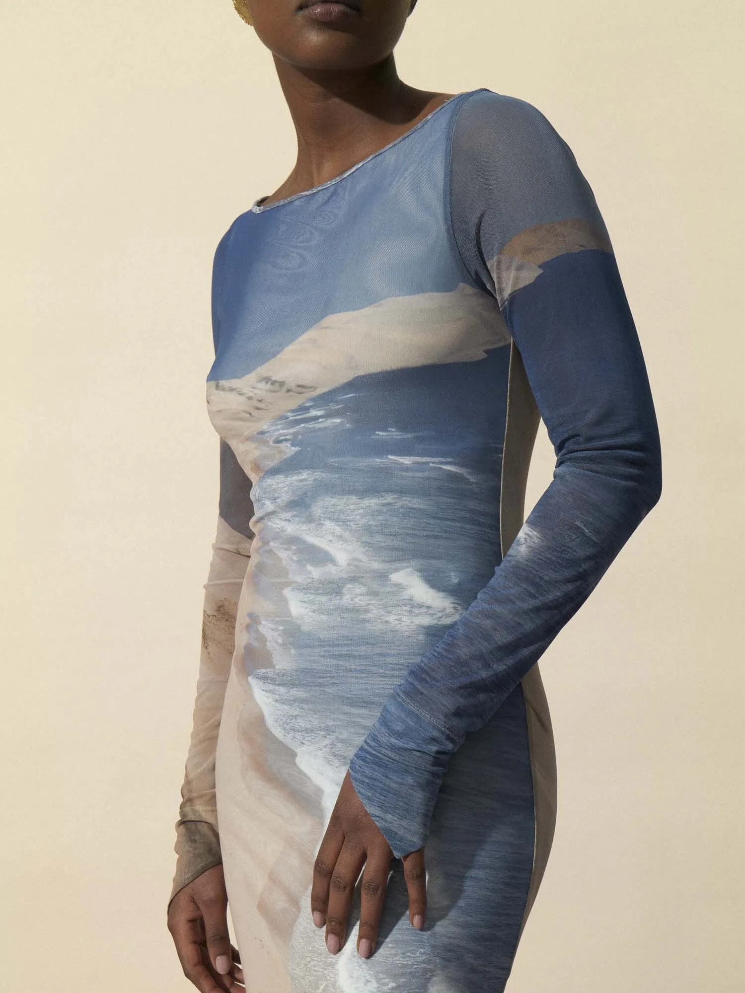 SARTENE - Robe longue tube manches longues en tulle Oeko-Tex imprimé Pelican Bay