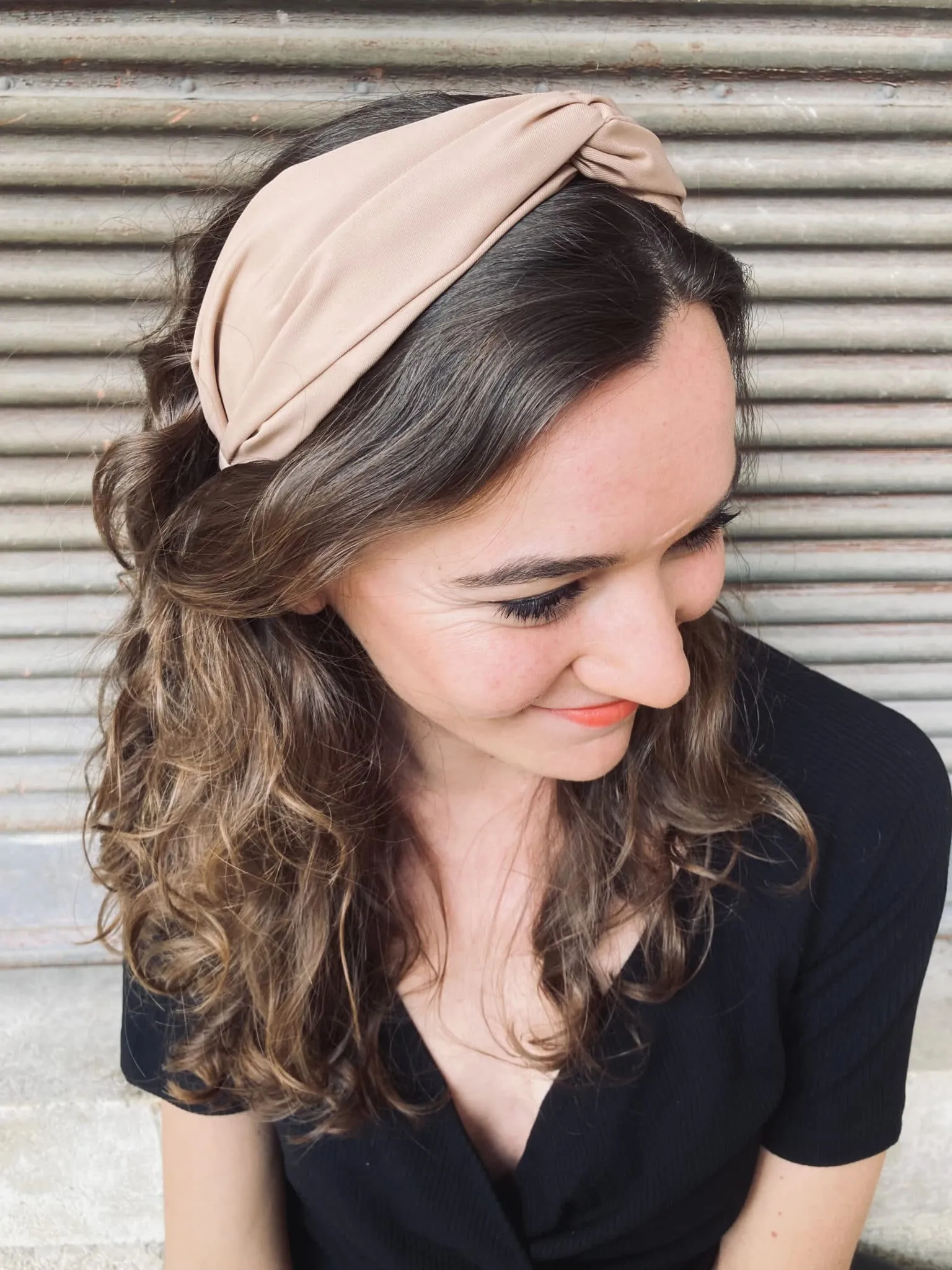 Serre-tête effet turban drapé rose Nude