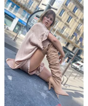Soyez à la page sur la nouvelle signature haute couture OSMOSE SHOES PARIS : botte cuissarde cuir nude à talon haut